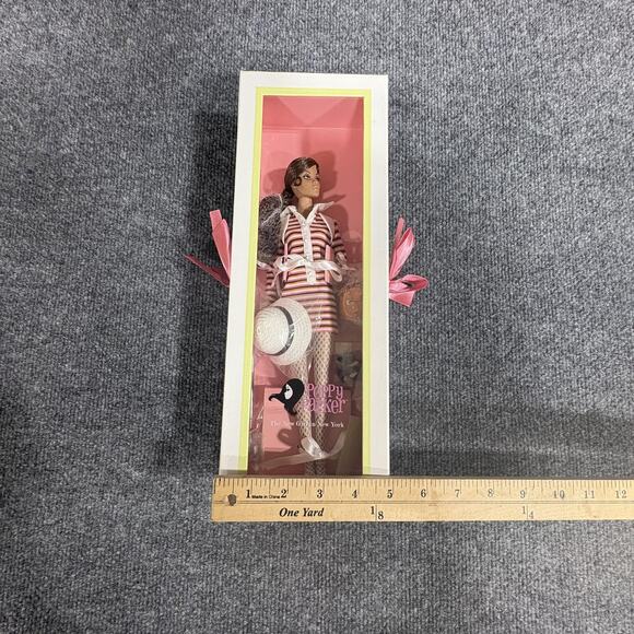 Poppy Parker The New Girl In New York Integrity Toys Doll NRFB Gift Box 12 Inch‎ - Picture 9 of 9